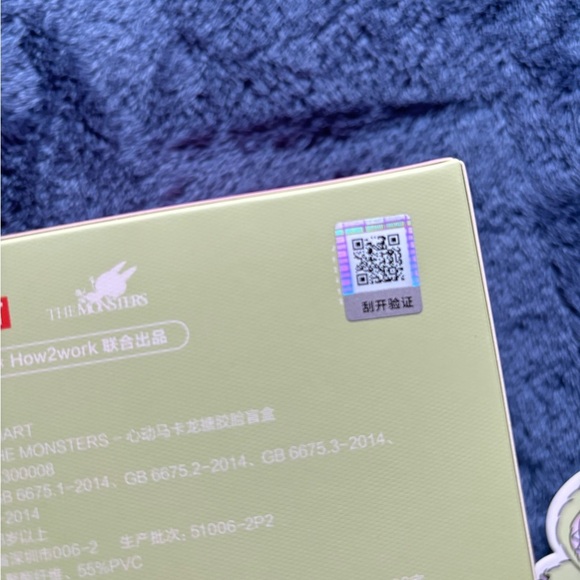 Pop Mart Green Grape Macaron Labubu - Picture 3 of 4